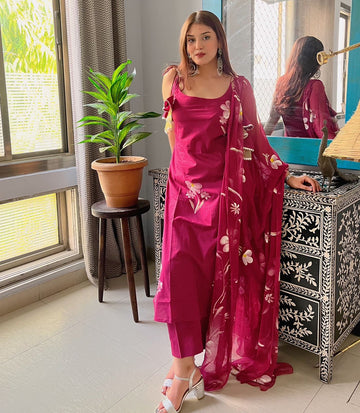 Preferable georgette U Neck Red Color kurta set