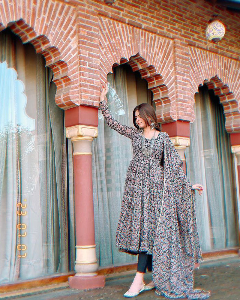 Kajal Shilpa Chaudhary Sister Black Color Celebrity Anarkali Three P