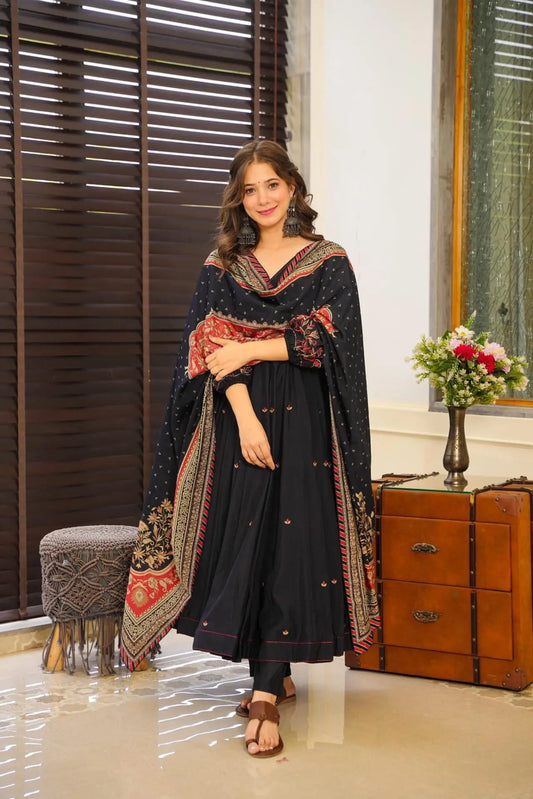 Model wearing an Attractive Black Color Anarkali Suit with dupatta, perfect for weddings and festive occasions - Elegant Anarkali Dresses