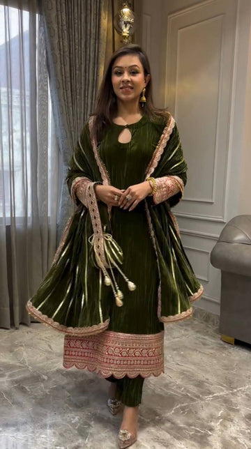 Elegant Deep Green Viscos Velvet Festive Suit Set With Scallop Lace Dupatta