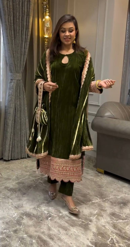 Elegant Deep Green Viscos Velvet Festive Suit Set With Scallop Lace Dupatta